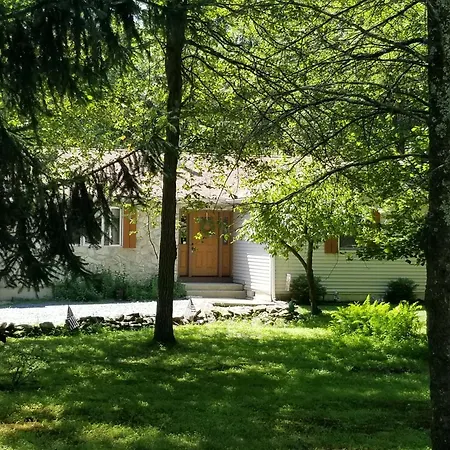 Serenity And Fun All In One In This Cozy Pocono Cabin Jim Thorpe Exterior foto